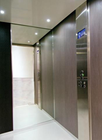 Cabine d ascenseur habillage bicolore